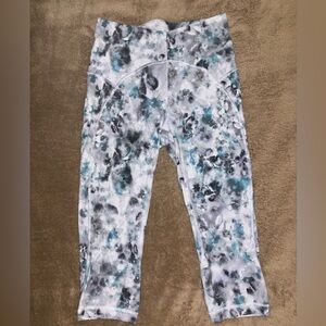 Lululemon Unlimited High Rise Capri Tights Size 8